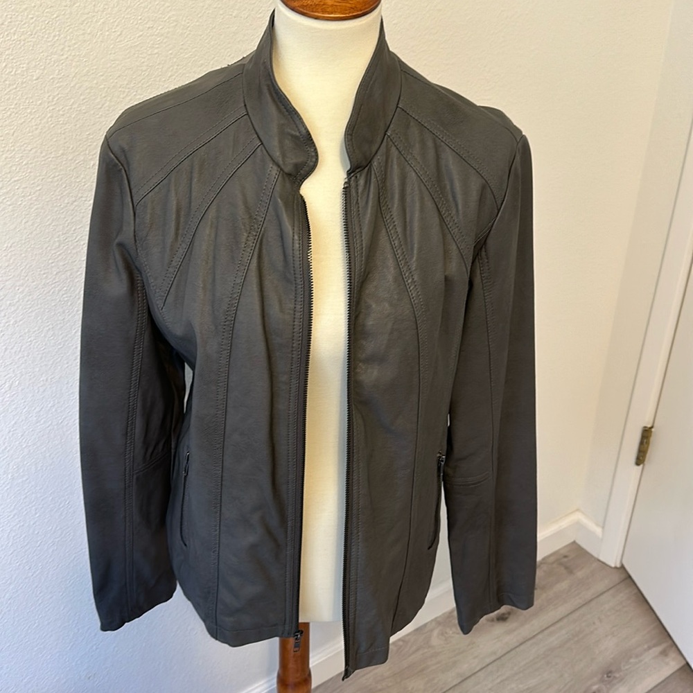 🍁Perfect for Fall!🍁 Large ROZ & ALI Smokey Grey Jacket. In excellent condition!